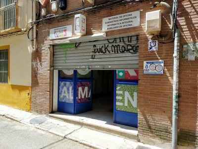 Local comercial en venta en Granada, Gran Capitán, con baño