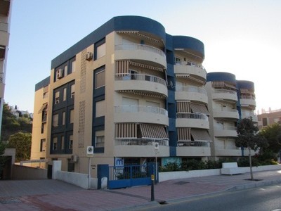 Piso en venta en Almuñécar, La Herradura, con 3 dormitorios, baño, plaza de garaje y terraza