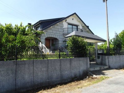 Casa en alquiler en Rairiz De Veiga, con 5 dormitorios, 2 baños, trastero, terraza y terreno