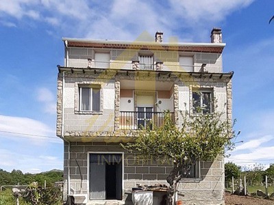 Casa en venta en Xunqueira De Ambía, con 5 dormitorios, 2 baños, trastero, terraza y terreno