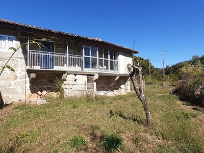 Casa en venta en Paderne De Allariz, con 4 dormitorios, baño, plaza de garaje, trastero, terraza y terreno