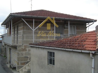 Casa en venta en Paderne De Allariz, con 3 dormitorios, aseo, trastero, terraza y terreno