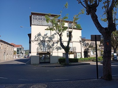 Casa en venta en Allariz, con 9 dormitorios, 5 baños y balcón