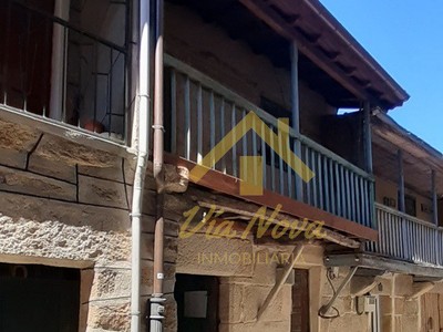 Casa en venta en Ourense, con 3 dormitorios, balcón y terreno