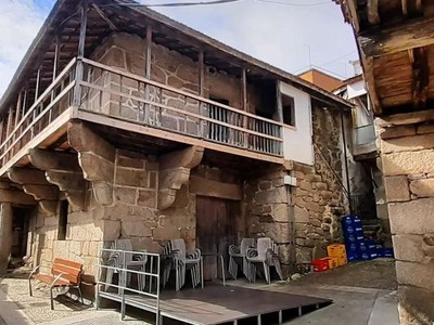 Casa en venta en Toen, con balcón