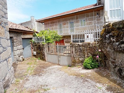 Casa en venta en Paderne De Allariz, con 3 dormitorios, baño, trastero, terraza y terreno