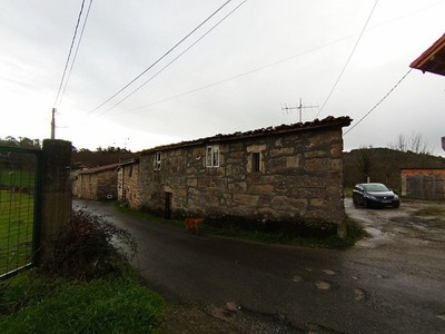 Casa en venta en Allariz, con 3 dormitorios y aseo