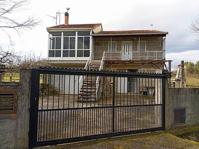 Casa en venta en Xunqueira De Ambía, con 5 dormitorios, 2 baños, trastero, terraza y terreno