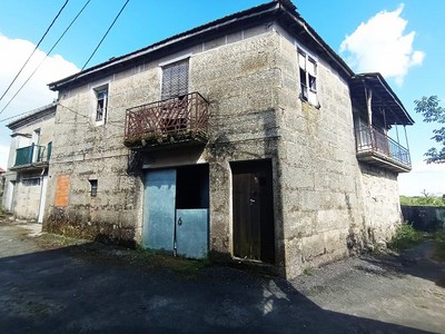 Casa en venta en Xunqueira De Ambía, con 2 dormitorios y 2 balcones