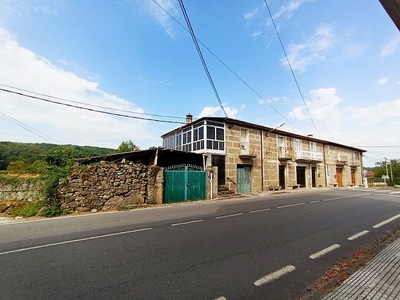 Casa en venta en Xunqueira De Ambía, con 3 dormitorios, baño, trastero, 3 balcones y terreno