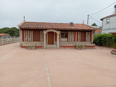 Casa en alquiler en Allariz, con 3 dormitorios, 2 baños y terreno