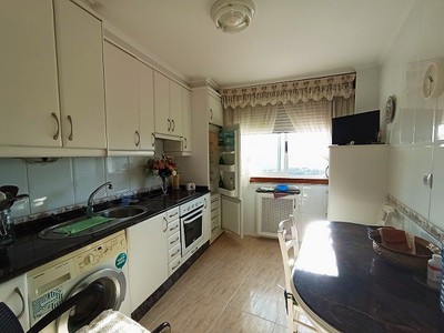 Piso en venta en Celanova, con 2 dormitorios, 2 baños, plaza de garaje y trastero