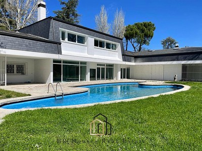 Chalet en venta en Madrid, La Florida, con 8 dormitorios, 8 baños, aseo, 7 plazas de garaje y terreno