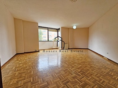 Piso en venta en Madrid, Los Rosales, con 4 dormitorios, 2 baños y plaza de garaje