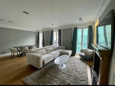 Piso en venta en Madrid, Barrio De Salamanca, con 2 dormitorios, 2 baños y aseo