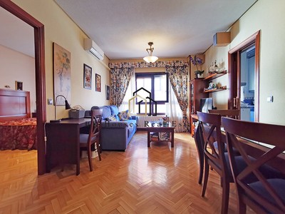 Piso en venta en Madrid, Barrio De Salamanca, con 3 dormitorios, 2 baños, plaza de garaje y trastero