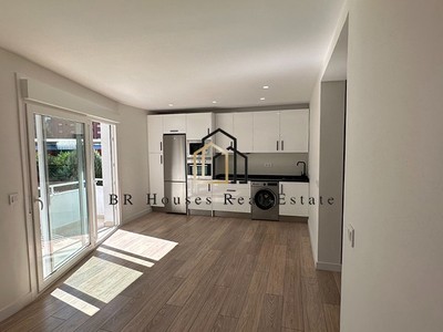 Piso en venta en Madrid, con 3 dormitorios, 2 baños y terraza