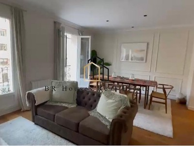 Piso en venta en Madrid, Barrio De Salamanca, con 4 dormitorios, 3 baños y 2 balcones