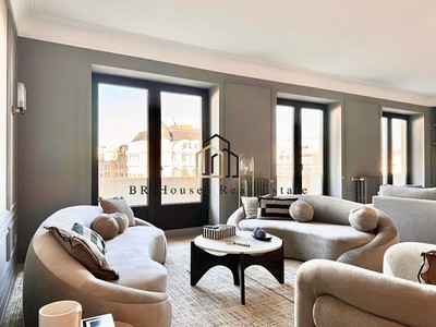 Piso en venta en Madrid, Barrio De Salamanca, con 4 dormitorios, 5 baños, plaza de garaje, trastero y 2 balcones