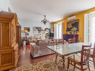 Piso en venta en Madrid, Centro, con trastero y 2 balcones