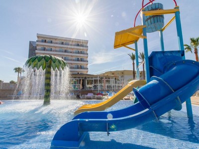 Habitación en venta en Ibiza, con baño y terraza