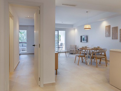 Apartamento en venta en Marbella, Nueva Andalucia, con 2 dormitorios, 2 baños, aseo, plaza de garaje y trastero