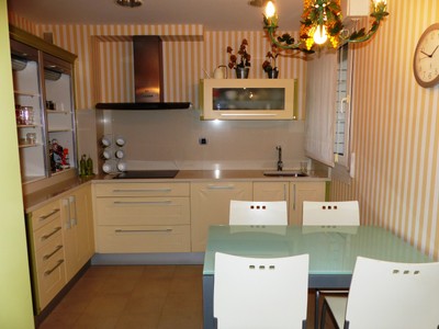 Piso en venta en Barakaldo, con 3 dormitorios, 2 baños, trastero y terraza