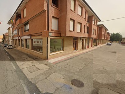 Piso en venta en Ollauri, con 3 dormitorios, 2 baños, trastero y 2 balcones