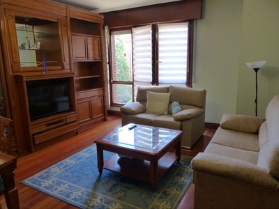 Piso en venta en Barakaldo, San Vicente, con 3 dormitorios, 2 baños, plaza de garaje, trastero y 2 balcones