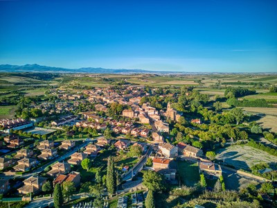 Casa rural en venta en Ollauri, con 4 dormitorios, 2 baños, 2 aseos, 2 plazas de garaje, trastero, 3 balcones, 2 terrazas y terreno