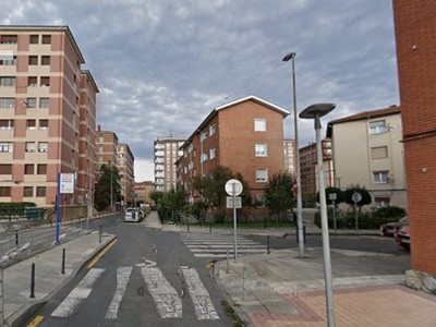 Piso en venta en Barakaldo, San Vicente, con 3 dormitorios y baño