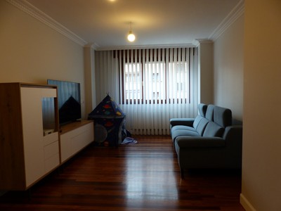 Piso en venta en Barakaldo, con 3 dormitorios, 2 baños, plaza de garaje y trastero