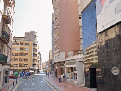 Piso en venta en Barakaldo, con 4 dormitorios, 2 baños, plaza de garaje, trastero y balcón