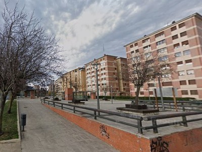 Piso en venta en Barakaldo, San Vicente, con 3 dormitorios y baño