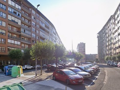 Piso en venta en Barakaldo, con 3 dormitorios, baño y balcón