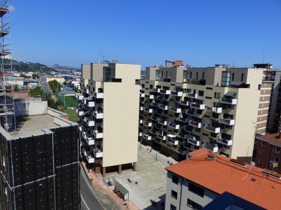 Piso en venta en Barakaldo, con 3 dormitorios, 2 baños, plaza de garaje y trastero