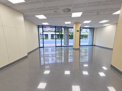 Local comercial en alquiler en Barakaldo, Centro, con baño