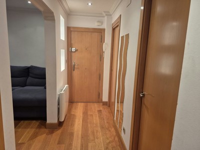 Piso en venta en Santurtzi, con 2 dormitorios, baño y 2 balcones