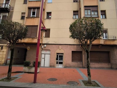 Piso en venta en Barakaldo, con 3 dormitorios y baño