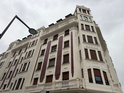 Piso en venta en Bilbao, Moyua, con 5 dormitorios, baño, aseo y balcón