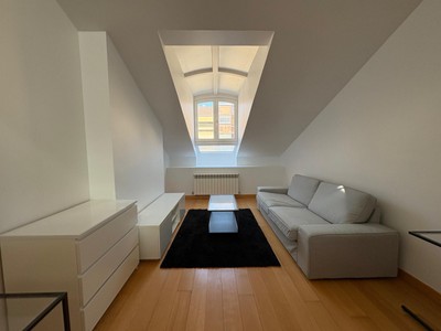 Duplex en alquiler en Vitoria, Centro, con 3 dormitorios y 2 baños