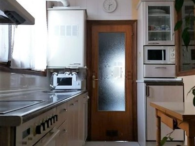 Piso en venta en Vitoria, con 2 dormitorios, baño y trastero