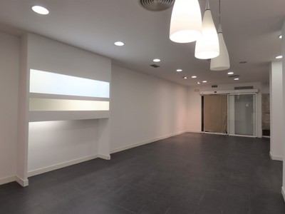 Locales en alquiler en Vitoria, Centro, con 2 aseos