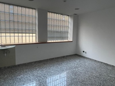 Oficina en alquiler en Vitoria, Centro, con 2 aseos