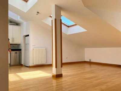 Piso en venta en Vitoria, Centro, con 2 dormitorios, 2 baños y trastero