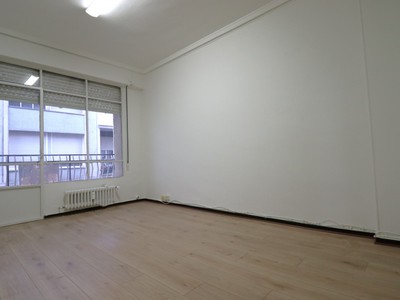 Oficina en alquiler en Vitoria, Centro, con 2 aseos