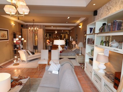 Locales en venta en Vitoria, Centro, con baño