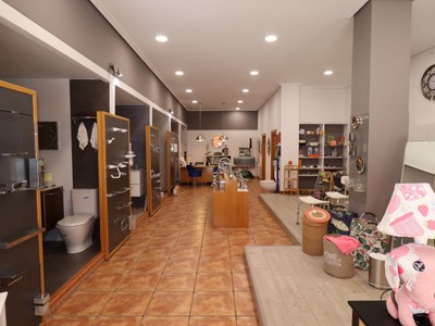 Locales en venta en Vitoria, Avenida, con baño