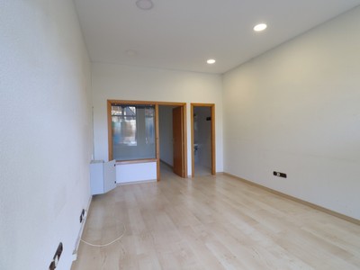 Locales en venta en Vitoria, Aranzabal, con baño