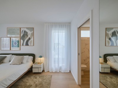 Ático en venta en Vitoria, con 3 dormitorios, 2 baños, 2 plazas de garaje, trastero y terraza